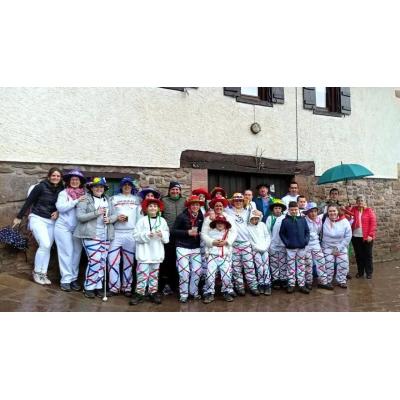 Jóvenes de Elizondo y Elbete celebran el carnaval de Bagordi bajo lluvia