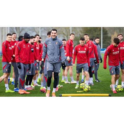 Sesión de recuperación antes del descanso para la plantilla rojilla