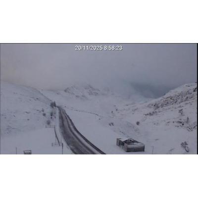 La nieve obliga a cortar la NA-176 y al uso obligatorio de equipos invernales en El Ferial