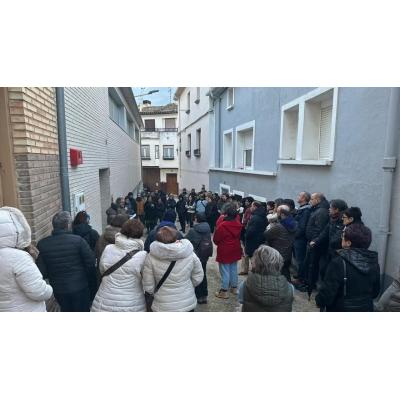 La Plataforma Stop Biometano de Sesma denuncia que el Ayuntamiento no le haya cedido una sala para una charla, que han realizado en la calle