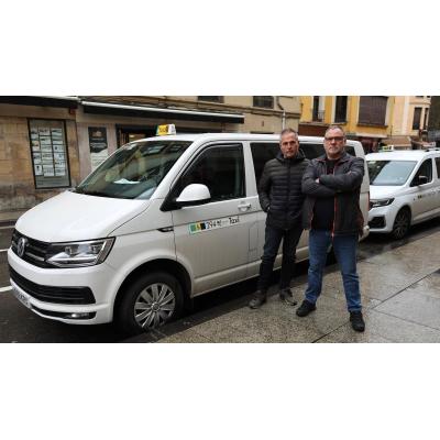 Carlos Zanuy y Joseba Almandoz, taxistas, sobre Bolt: "Circulan fuera de la ley con total impunidad"
