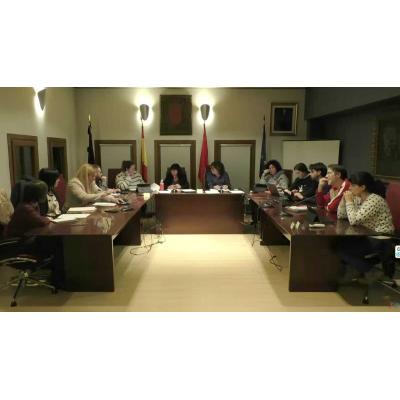 El pleno de Villafranca divide posturas por la residencia