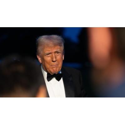 Trump amenaza con denunciar al "tonto y patético" presentador de los Grammy por relacionarlo con la isla de Epstein