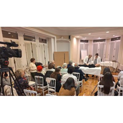 El novedoso programa que une a médicos jóvenes con veteranos para afinar los diagnósticos en Navarra