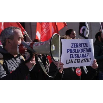ELA, LAB y Steilas exigen mayor uso de euskera en el sector público de Navarra