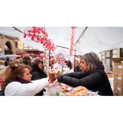 Fotos del tradicional mercadillo de San Blas en Pamplona