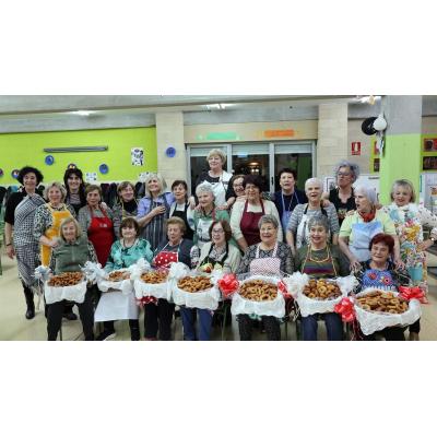Fotos de la elaboración de rosquillas de San Blas por parte de la Asociación de Mujeres de Burlada