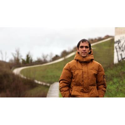 Álvaro Aldave: las dos caras del fútbol