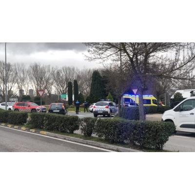 Un choque en la rotonda de una localidad de la comarca de Pamplona acaba con un motorista herido