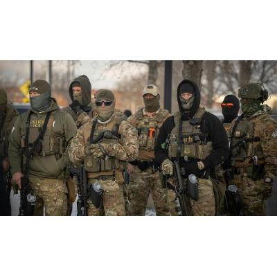 El "zar de la frontera" de Trump retira 700 agentes migratorios de Mineápolis