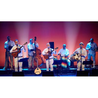 Eduardo Solano, director musical de Pan con chile, ante su concierto en Pamplona: "Impone versionar a Luis Miguel o a Juan Luis Guerra, pero el resultado es muy bueno"