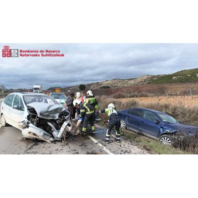 Aparatoso accidente en un pueblo de Navarra con amplio despliegue de emergencias: cuatro heridos