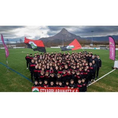 Etxarri Aranatz pone fin a 30 años de campo de fútbol de hierba natural