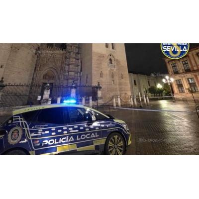Sevilla cierra por segunda vez en su historia las compuertas de Triana para evitar ser anegada