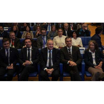 Sánchez asegura que los tecnoligarcas no doblegarán a la democracia española