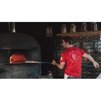 Una pizzería celebra el Día Mundial de la Pizza regalando 50 en su local de Pamplona