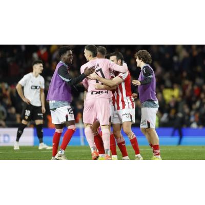 Iñaki Williams sella el pase a semifinales de la Copa del Rey para el Athletic en el 96 (1-2)