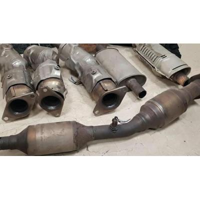Investigan una oleada de robos de catalizadores de coches en Pamplona