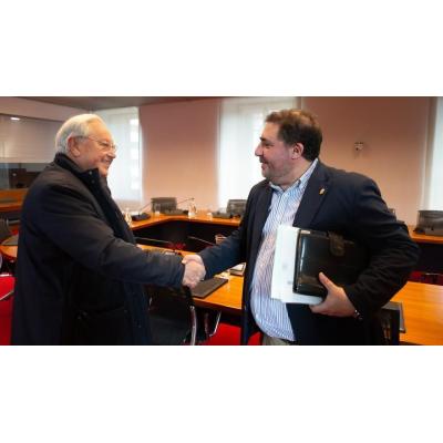 ¿Deben los navarros votar su ley más importante? El Parlamento foral lo discute
