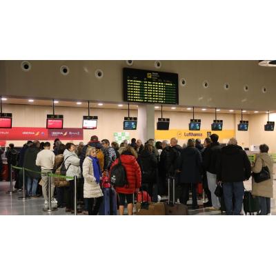El sindicato CSIF denuncia la precariedad y los riesgos laborales de los trabajadores de seguridad del aeropuerto de Pamplona