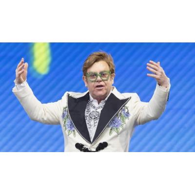 Elton John denuncia la intrusión "aberrante" del Daily Mail en su vida privada