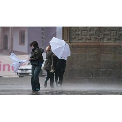 Trece comunidades, Ceuta y Melilla en aviso por lluvias, nieve, y viento este domingo por la borrasca 'Marta'