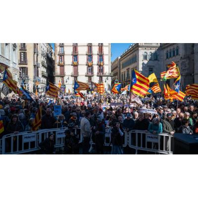 Partidos y entidades independentistas arremeten contra el Govern y el Estado por Rodalies