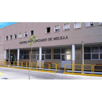 Cinco presos de la cárcel de Melilla se amotinan para impedir el traslado de otro recluso
