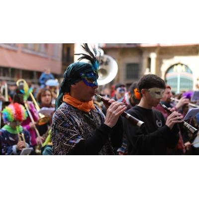 EN IMÁGENES | Fotos del día de los Caldereros por el Casco Viejo