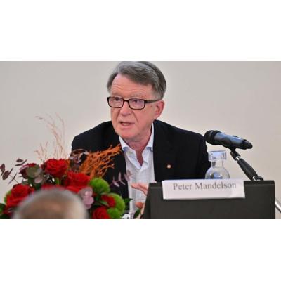 La policía británica registra dos domicilios del exministro Mandelson para esclarecer sus vínculos con Epstein