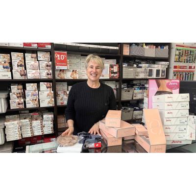 Mila, de contable a trabajar en la última lencería de un pueblo de Navarra: “Me reinventé y aquí sigo”