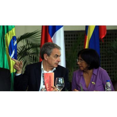 Zapatero viaja a Caracas al margen de Moncloa y presume de su relación con Delcy Rodríguez