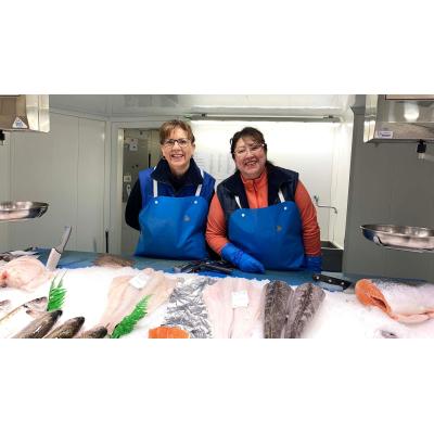 Marta, la navarra que cumple 40 años en su pescadería de Pamplona: “Me quiero jubilar aquí”