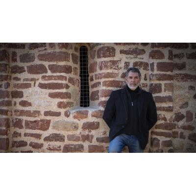 Víctor del Árbol regresa al Club de Lectura con su sicario sin nombre: "La literatura se banaliza si se centra únicamente en el entretenimiento"