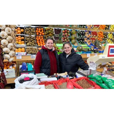 De limpiar casas en Pamplona a coger el relevo en una frutería: "Conduzco cada mañana desde Larraga"
