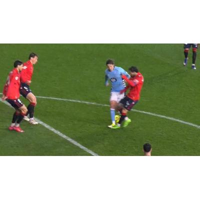 La polémica revisión de VAR en el Celta-Osasuna: "Valentín, no veo claro el pisotón"