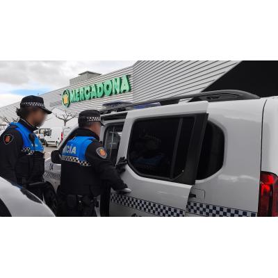 Detenido en el supermercado de una localidad navarra: conducía sin carné y se hizo pasar por su hermano
