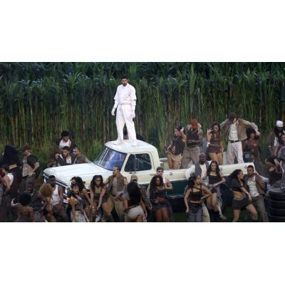 Bad Bunny deslumbra en la Super Bowl en un gran homenaje a Puerto Rico y llamada a la unidad