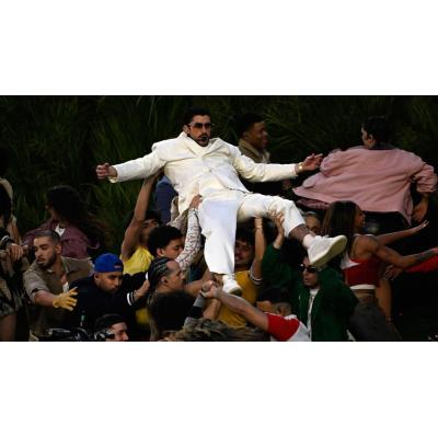 Bad Bunny convierte el descanso de la Super Bowl en una oda de orgullo latino