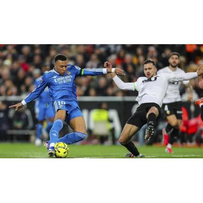 El Real Madrid desespera a Mestalla con lo justo