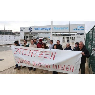 La plantilla que protege los coches que fabrica Volkswagen Navarra se declara en huelga