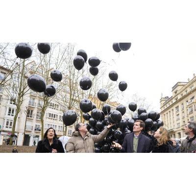 El Ayuntamiento de Vitoria expedienta a Vox por soltar globos en recuerdo de los 379 asesinatos de ETA sin esclarecer