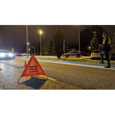Un control nocturno en Navarra detecta un movimiento extraño en un coche: el desenlace acaba mal para sus ocupantes
