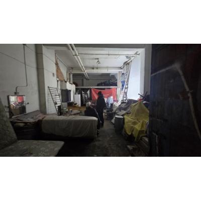 Los okupas de la bajera de Azpilagaña vuelven a engancharse ilegalmente a la luz de la comunidad