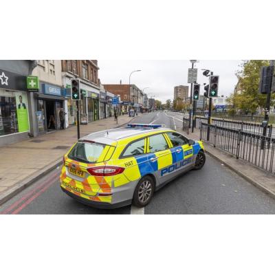 Detenido un menor de 13 años tras apuñalar a dos compañeros en un colegio de Londres