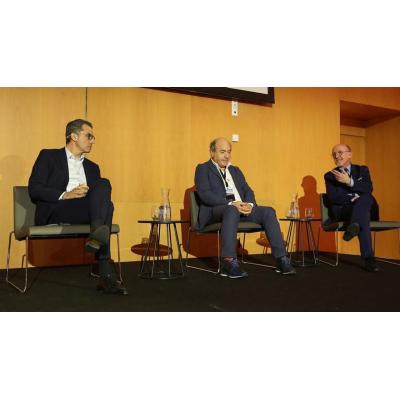 Baluarte acoge la jornada 'La Automoción, en la encrucijada'