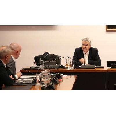 De las “llamadas llorando” al “muerto político”: los choques entre Cerdán y Esparza en la comisión de Belate