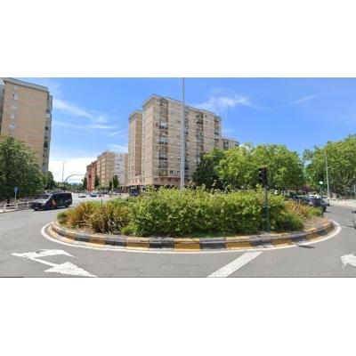 Accidente en una concurrida rotonda de Pamplona: un varón de 55 años ha sido trasladado al hospital