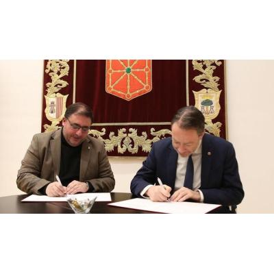 El Parlamento de Navarra y la UPNA aprueban el plan de trabajo del Fondo Documental de la Memoria Histórica para 2026
