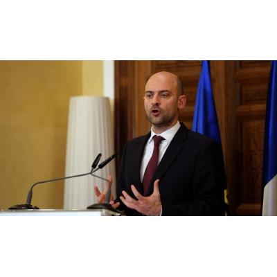 El ministro de Exteriores de Francia no descarta que pueda haber más diplomáticos galos en el caso Epstein